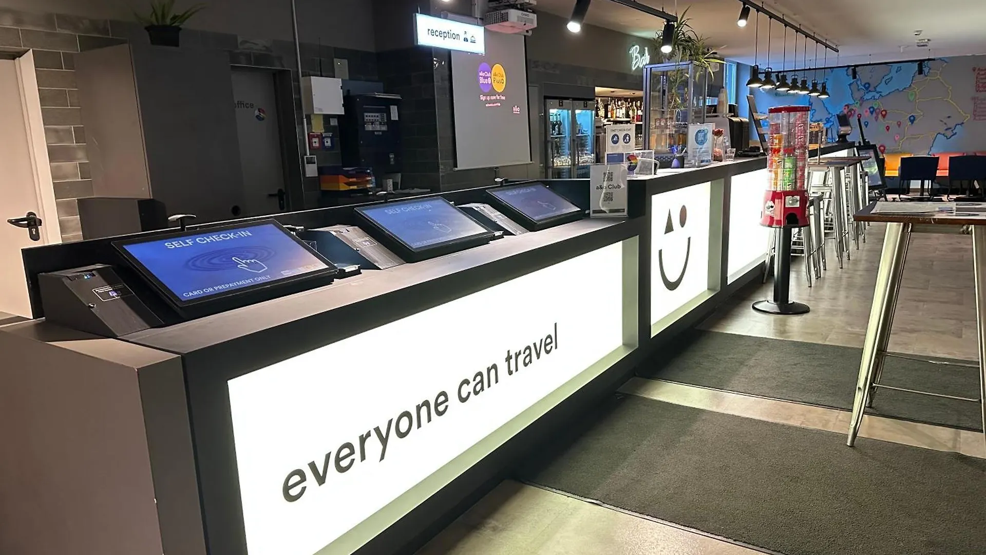 **  Hotel A&O Duesseldorf Hauptbahnhof Německo